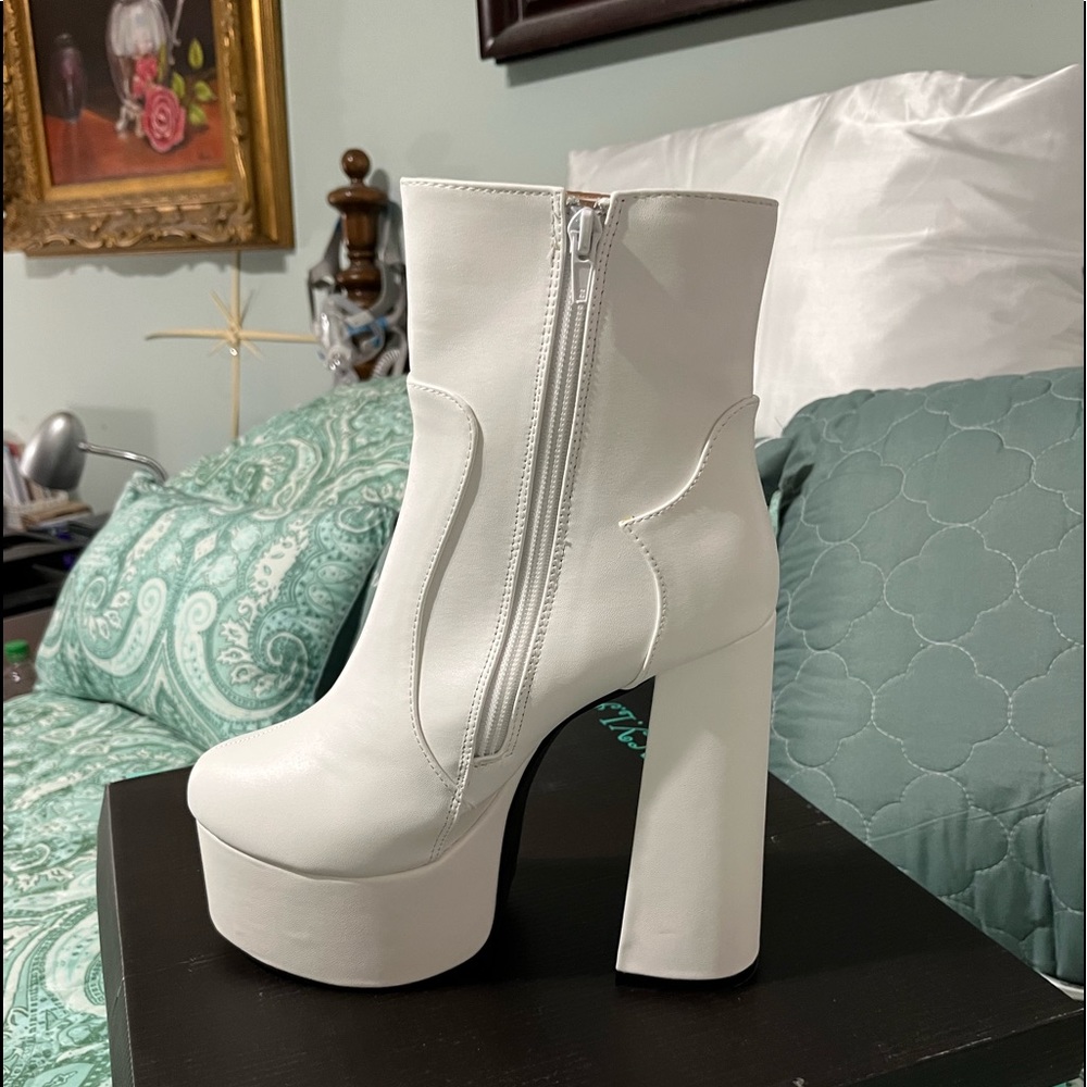 IVORY LOST N' NEVER FOUND PLATFORM BOOTS - Picture 3 of 4